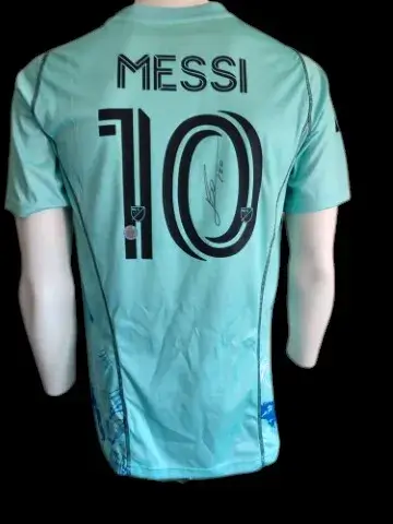Gesigneerd voetbalshirt: Messi One Planet