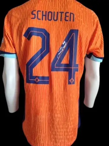 Gesigneerd voetbalshirt: Schouten